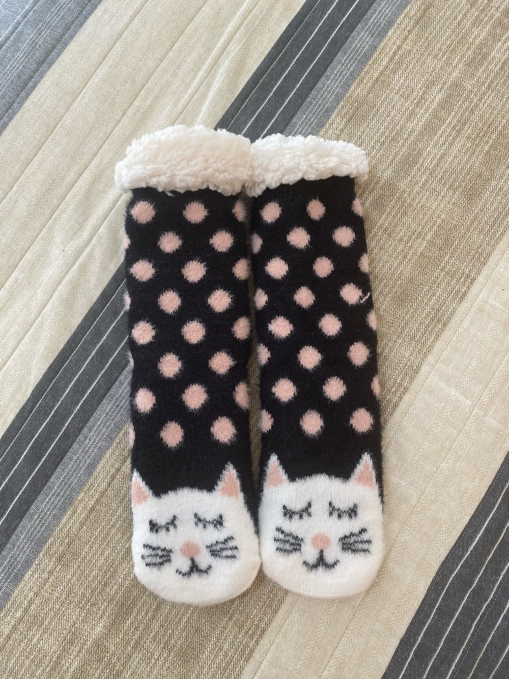 Cozy Black & Pink Polka Dot Cat Plush Socks - Unbranded
